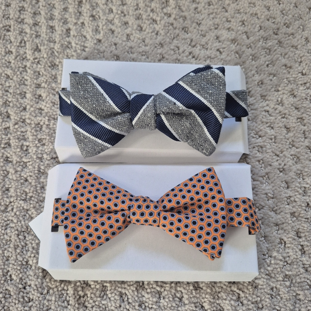 Set Of 2 Tommy Hilfiger NWT Men's Pre Tied Bow Ties